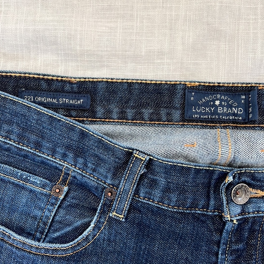 Men Lucky Brand 221 Original Straight jeans. Size 36W / 34L. - Picture 7 of 10